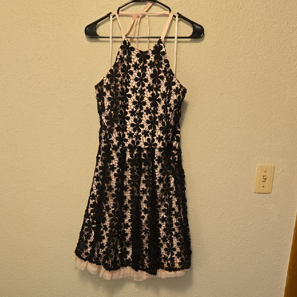 NWT Jessica Simpson Black Floral Lace Halter Dress Size 8